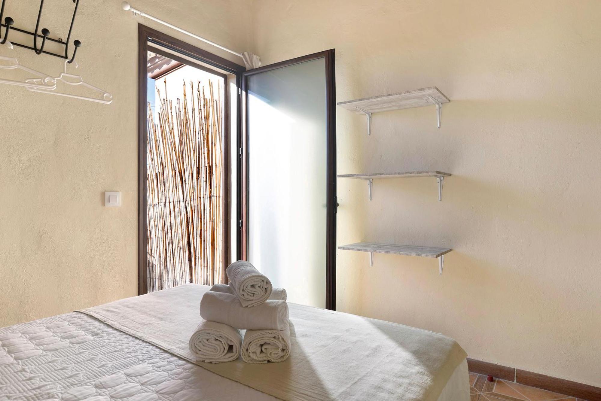 Casa Dorca, 2 *
